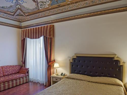 Hotel Manganelli Palace - Tap to explore photos