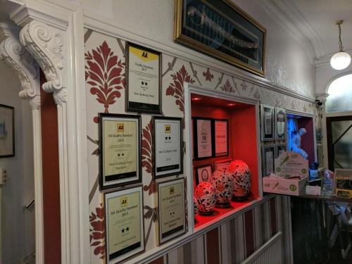 The New Guilderoy Hotel - image 12