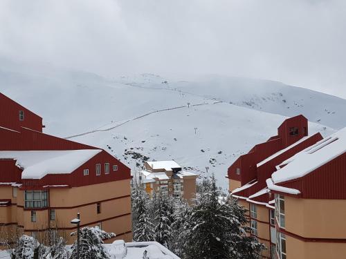 NUEVO APARTAMENTO en Sierra Nevada CON GARAJE e IMPRESIONANTES VISTAS