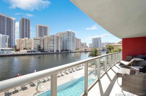 Three-Bedroom Beachwalk Resort Apartment thumb 4