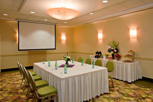 Radisson Hotel Yuma - image 3