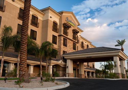 Radisson Hotel Yuma - image 4