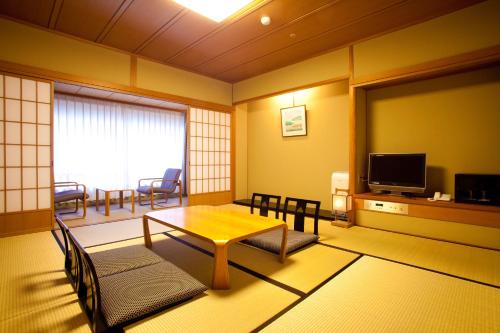 room detail thumbnail 2