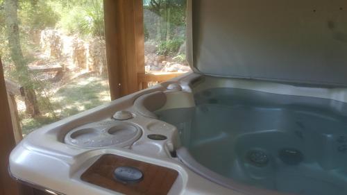Le Donjon des Combes et son Spa – Fayence, ID