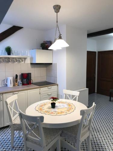 House 54 - image 13