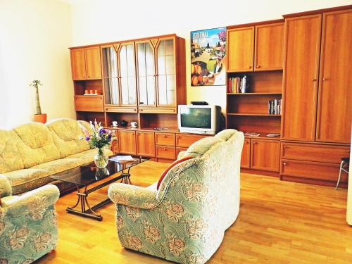  Spacious, Quiet Family Apartment For Max 9 People in Budapest