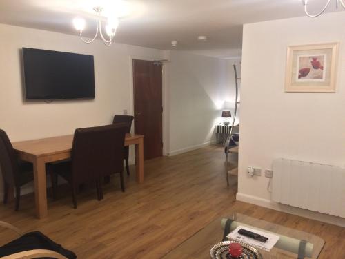 Eastgate Apartment - image 3