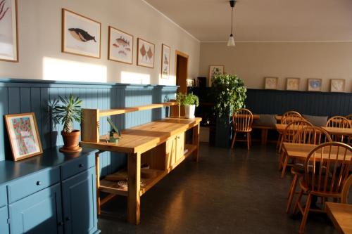 Étterem, Hotel Laugarholl with natural hot spring in Holmavik