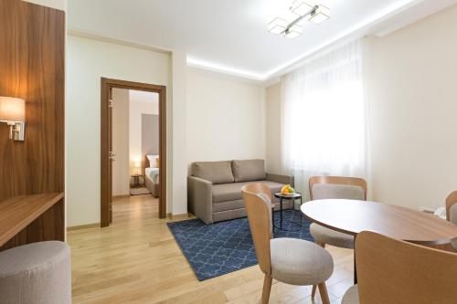 Prime Hotel Garni - image 10