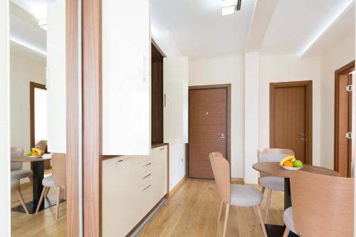 ห้องครัว, ไพรม์ โฮเทล การ์นี (Prime Hotel Garni) in วราซาร์