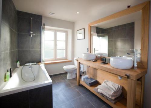 Gite Familial Chateau La Roche Racan in Saint-Paterne-Racan