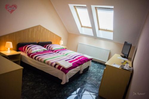 2 twin beds
