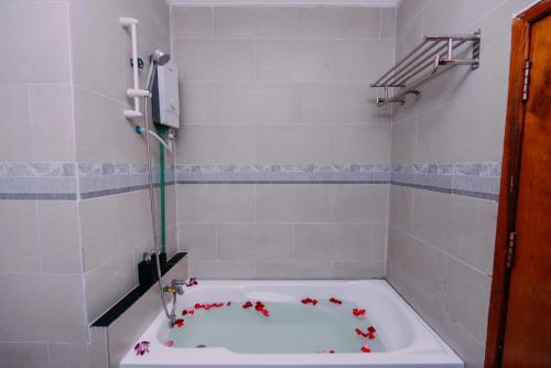 Bathroom, Sky Palace Boutique Hotel near White Elephant Pagoda (Wat Tahm-rai-saw)