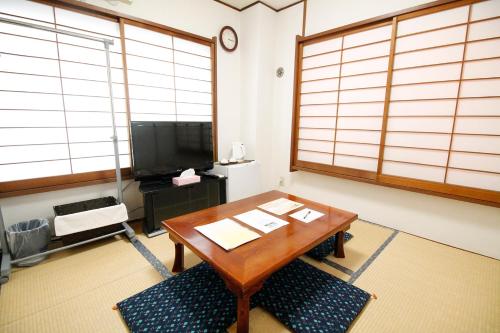 room detail thumbnail 1