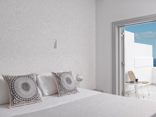 Premium Room Pool Front with Sea View image 2