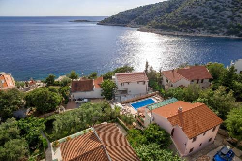 Seaside family friendly house with a swimming pool Razanj, Rogoznica - 13738, Rogoznica (photo 4)