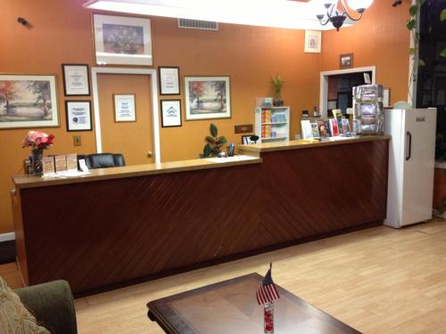 Family Budget Inn Harrison - 로비