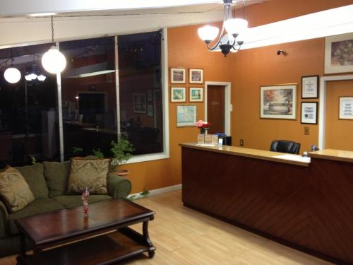 Family Budget Inn Harrison - 로비