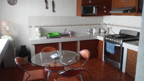 مطبخ, Casa privada para descanso, se renta para 8 personas completa Y tambien por habitacion con bano priv in Zona 1