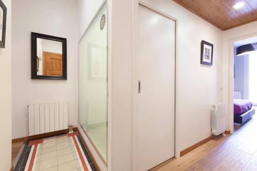Akira Flats Roger de Flor Chic apartment - image 4
