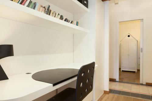 Akira Flats Roger de Flor Chic apartment - image 8