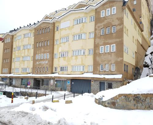 NUEVO APARTAMENTO en Sierra Nevada CON GARAJE e IMPRESIONANTES VISTAS