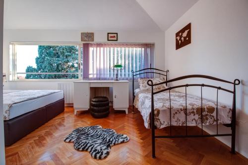 Apartment near sandy Firule Beach, Split (photo 4)