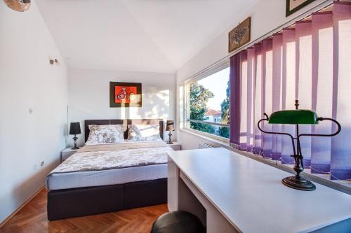 Apartment near sandy Firule Beach, Split (photo 6)