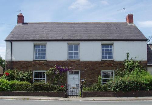 Claw House - Accommodation - Holsworthy