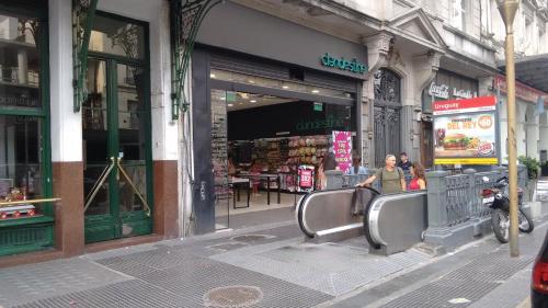 Corrientes y Uruguay, Buenos Aires (fotografie 5)