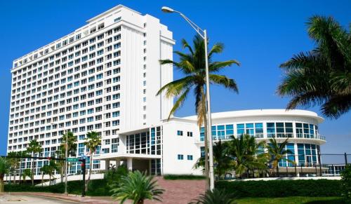 Castle Beach Club Apartments - image 12