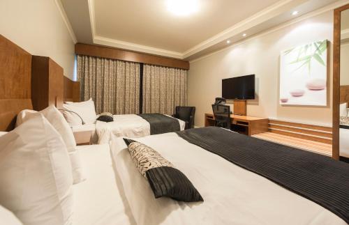 Superior Queen Room with Two Queen Beds