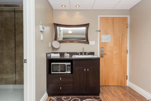 Hôtel et Suites Le Dauphin Drummondville