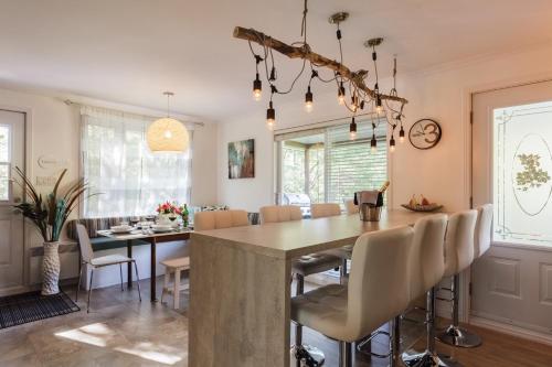 

Chalet with Spa by the Lake