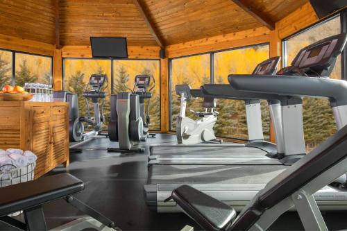 Rustic Inn Creekside Resort & Spa at Jackson Hole – Jackson Hole, WY