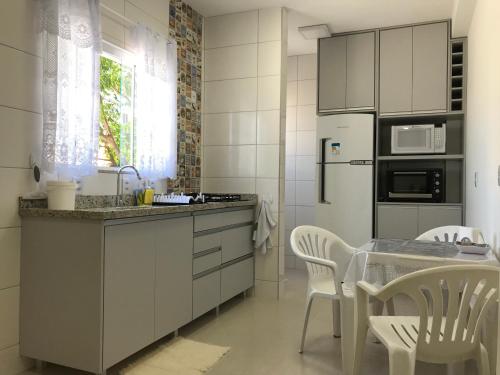 Kitchen, Residencial Dia Lindo in São João do Rio Vermelho