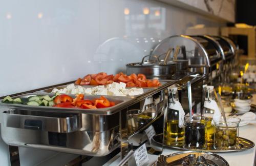 Raymond Hotel - image 11