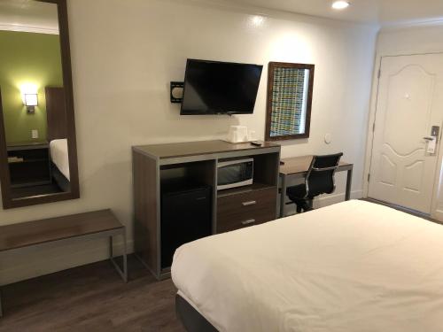 Gilroy Inn - Live Oak