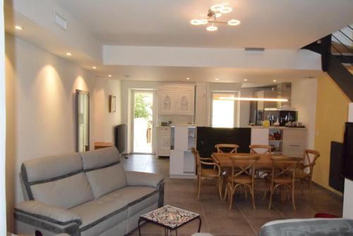 ACCENT IMMOBILIER - Maison Dard, piscine chauffée 8 personnes gîte à louer Eygalières-en-Provence