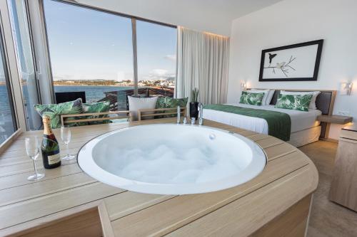 Kalamaki Luxury Suites 3