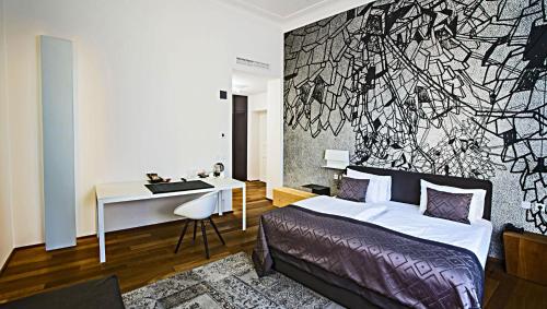 Hotel Golden Crown - image 3