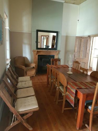 kawasan lounge/TV kongsi, Oasis Shanti Backpackers in Oudtshoorn