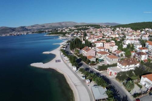 Villa Bozana in Okrug Gornji