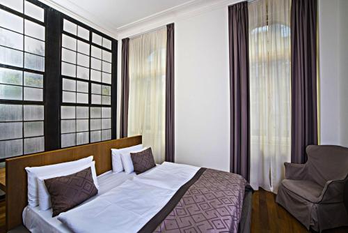 Hotel Golden Crown - image 3