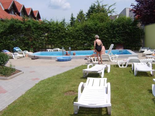 Swimming pool, Erika Pension in Keszthely