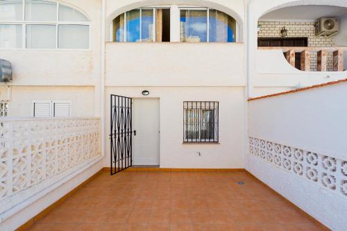Deluxe Bungalow with Garden View image 3