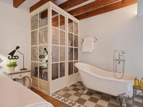 room detail thumbnail 2