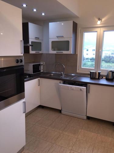  Apartment Perhat, Ferienwohnung in Kaštel Novi