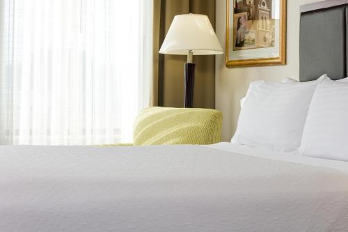Holiday Inn Manchester Airport by IHG in Manchester, USA