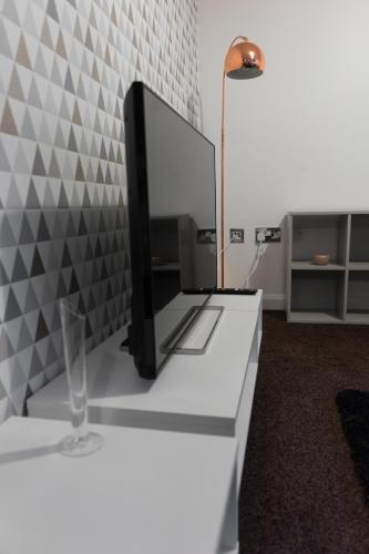 Hullidays - Theatre Side Apartment - image 7
